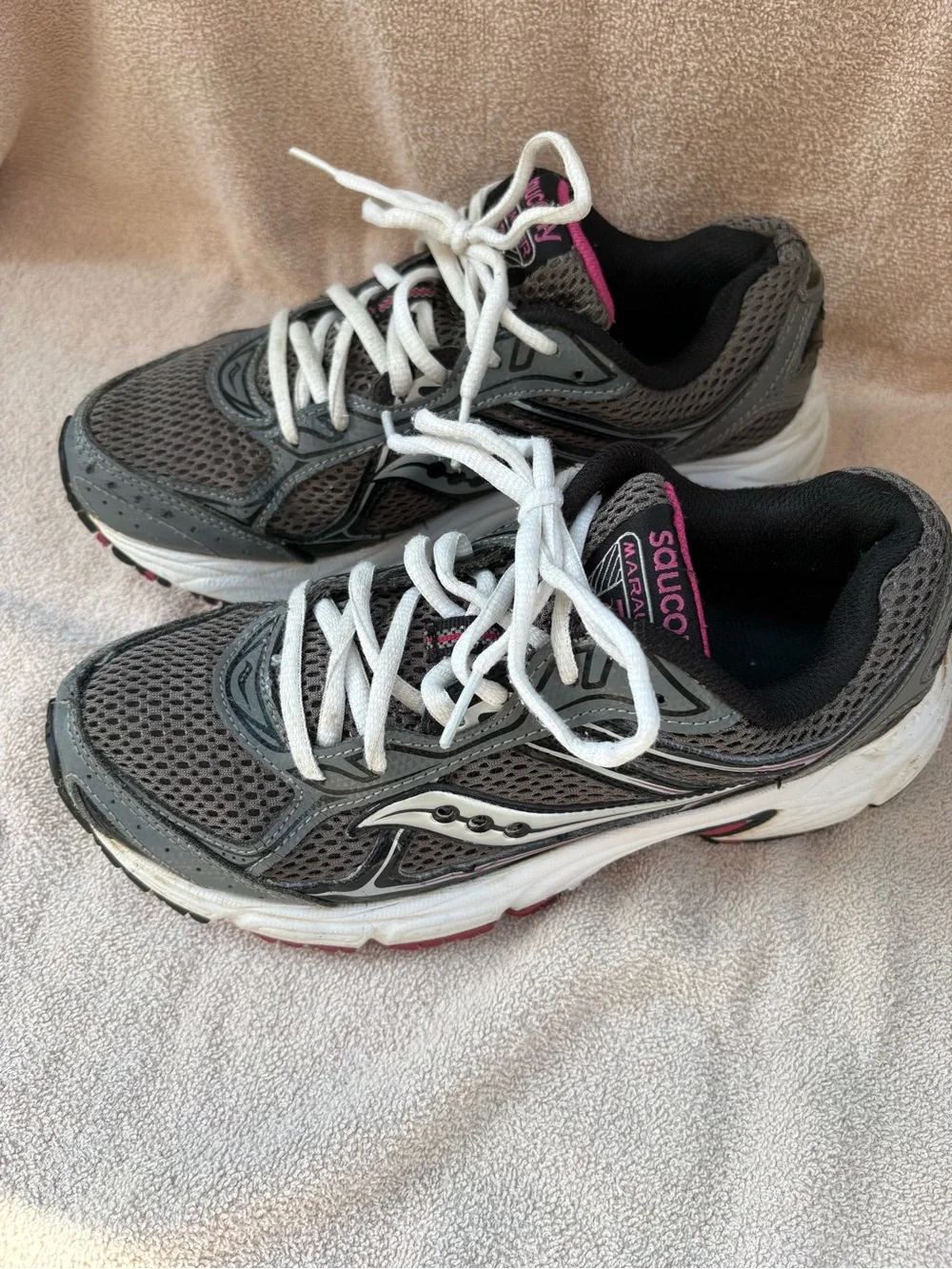 Saucony Marauder 2 Women’s Size 8 Gray Pink Running Athletic Shoes